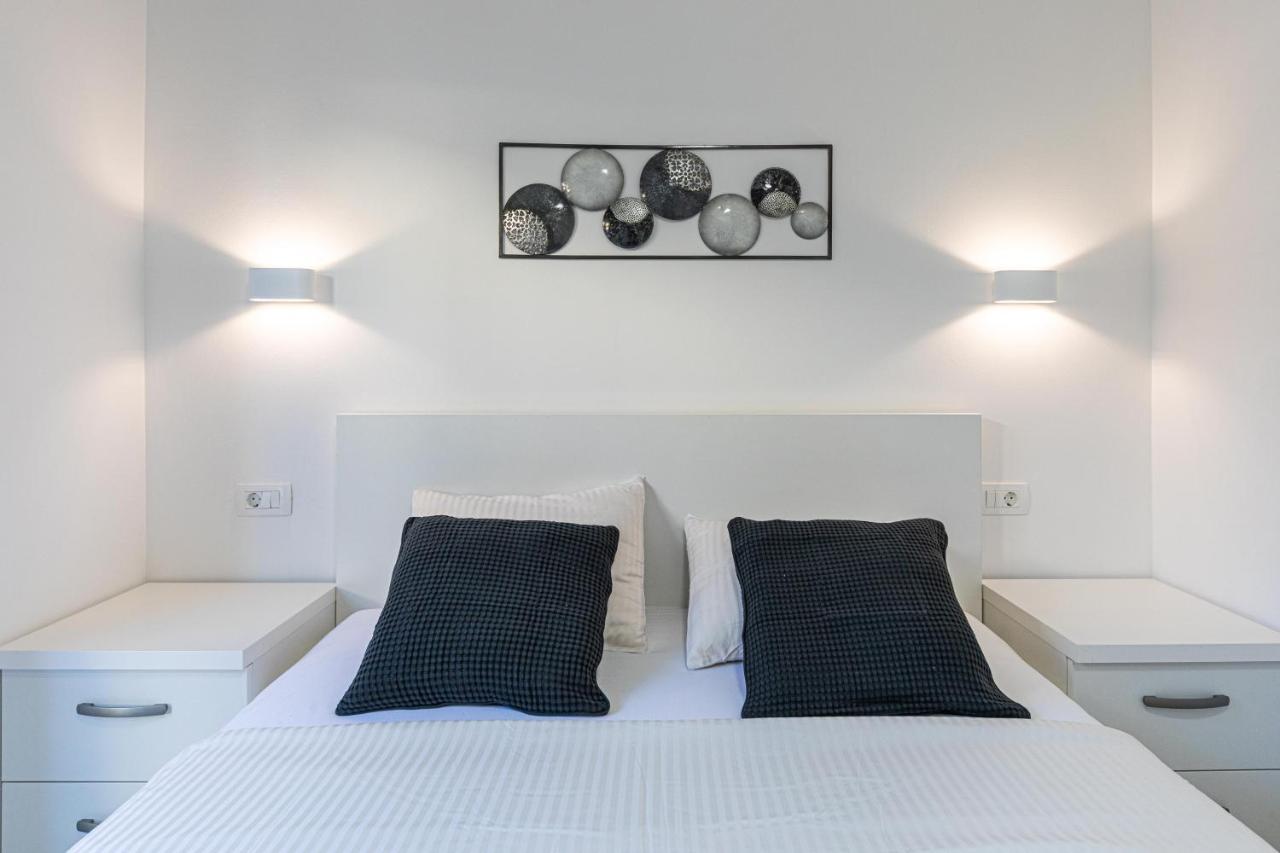 Luxury Apartment Pia With Swimming Pool And Grill Trogir Exterior foto